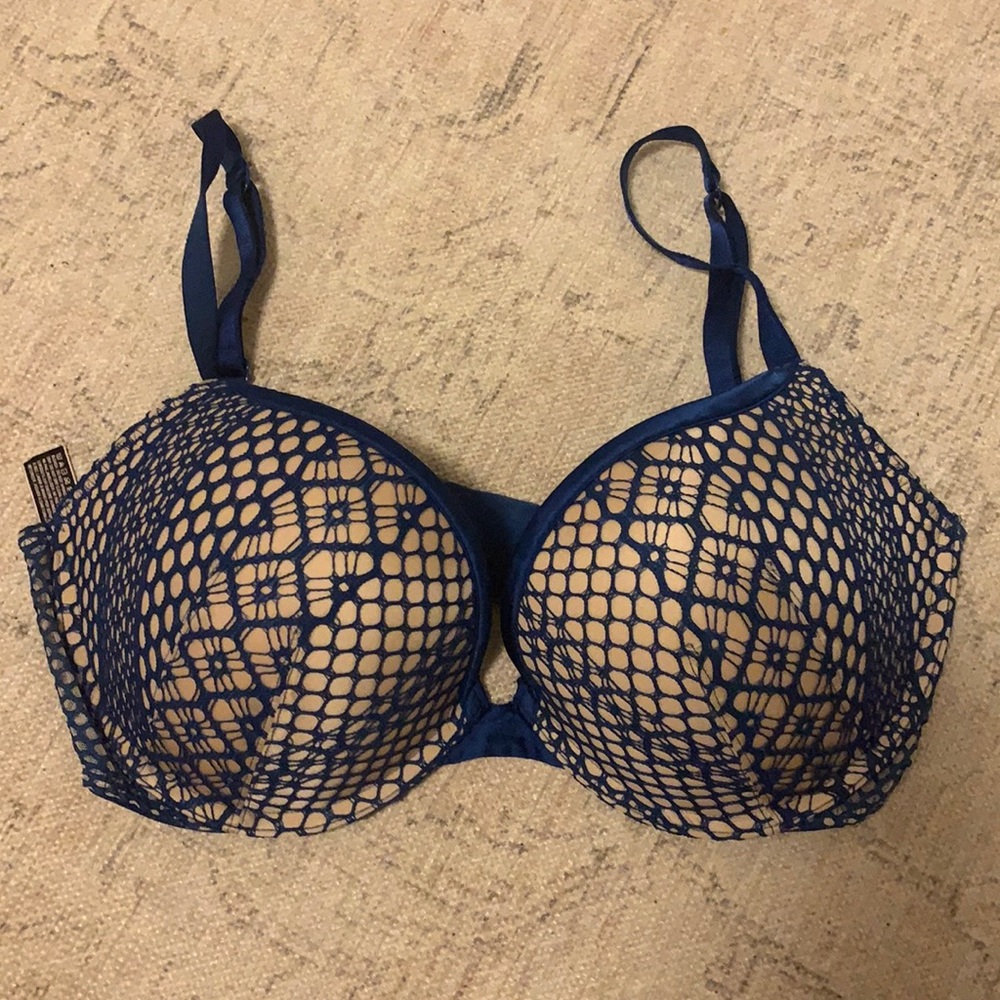 Victoria’s Secret blue and tan lace bra